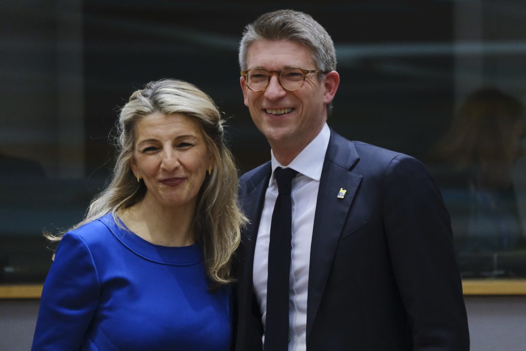 Les États membres de l’UE adoptent enfin la directive sur les travailleurs des plateformes