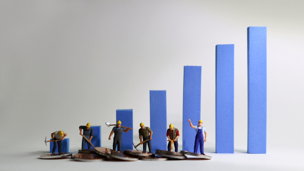 The,Miniature,Workers,Standing,On,A,Blue,Bar,Graph.,Minimum
