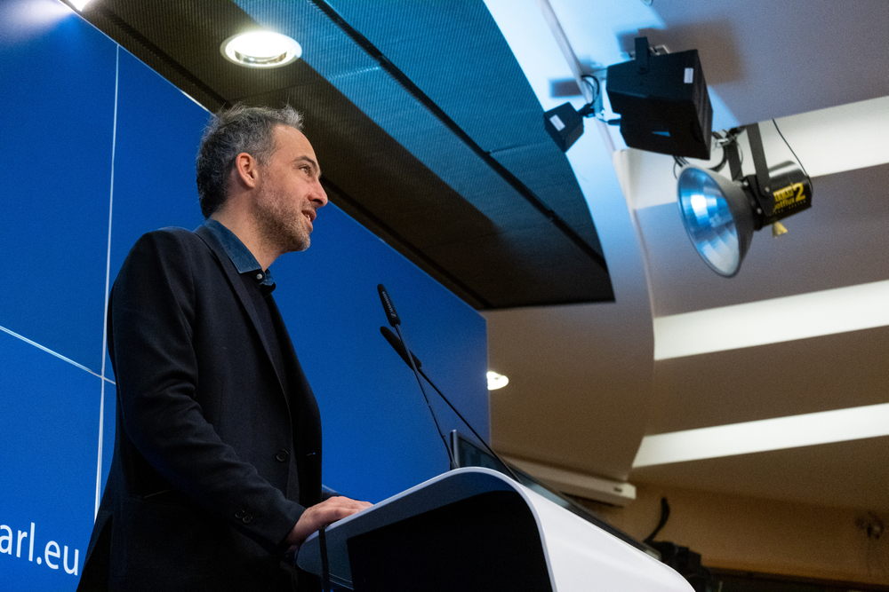 Raphaël Glucksmann : « Nous ne sommes pas condamnés au duel Macron-extrême droite »