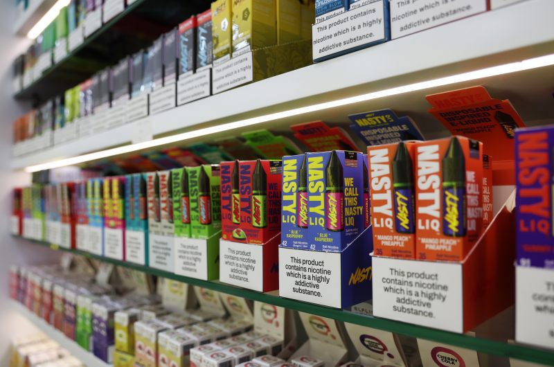Royaume-Uni : le parlement britannique adopte une loi radicale sur le tabac et le vapotage