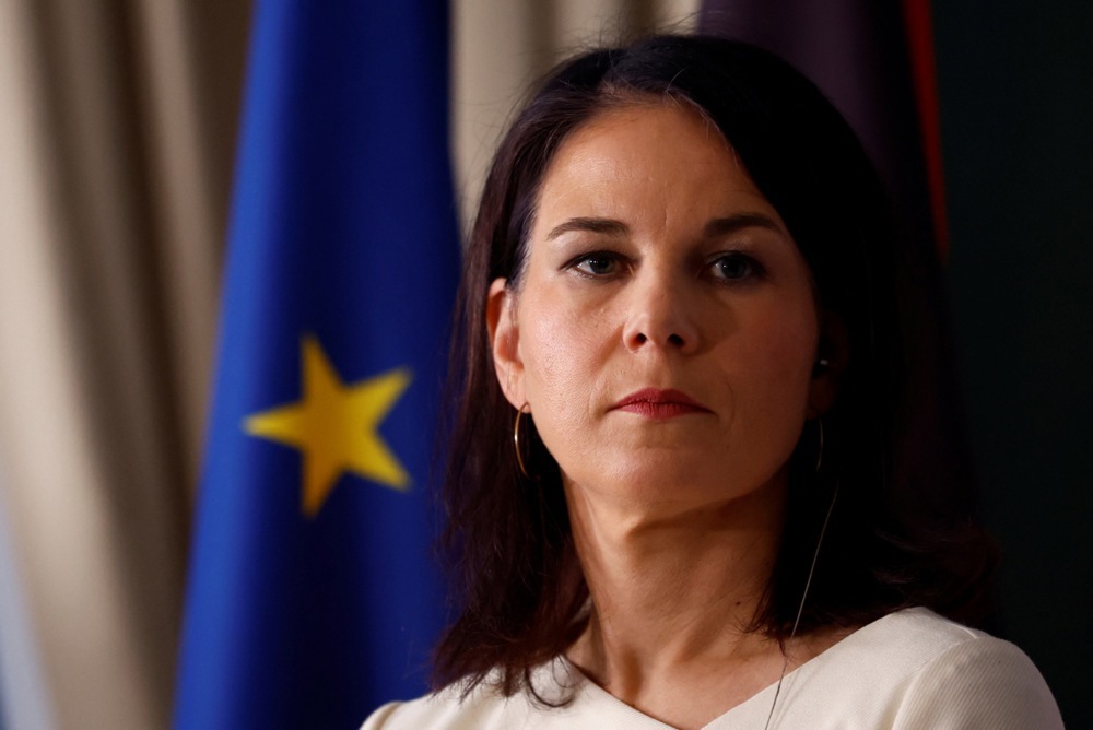 Foreign ministers from France, Germany and Poland meet near Paris