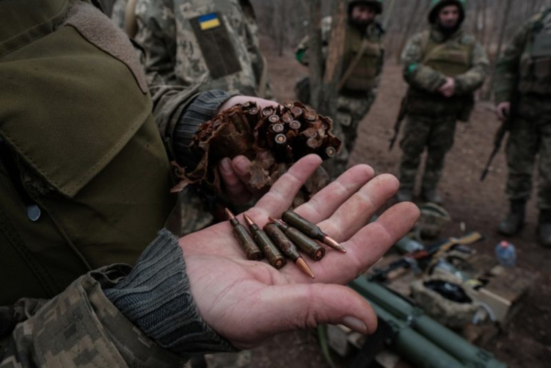Munitions pour l’Ukraine : les Slovaques se mobilisent, défiant le gouvernement de Robert Fico