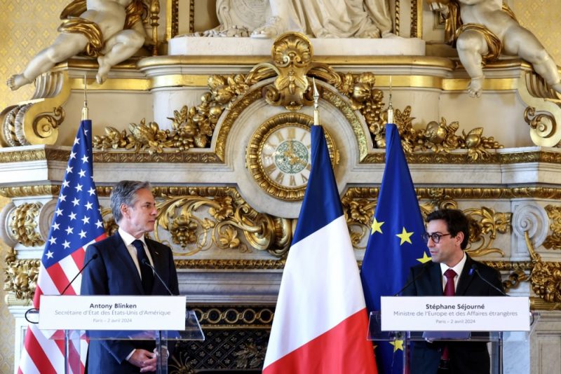 Le secrétaire d’État américain Antony Blinken exhorte l’UE à renforcer son industrie de défense