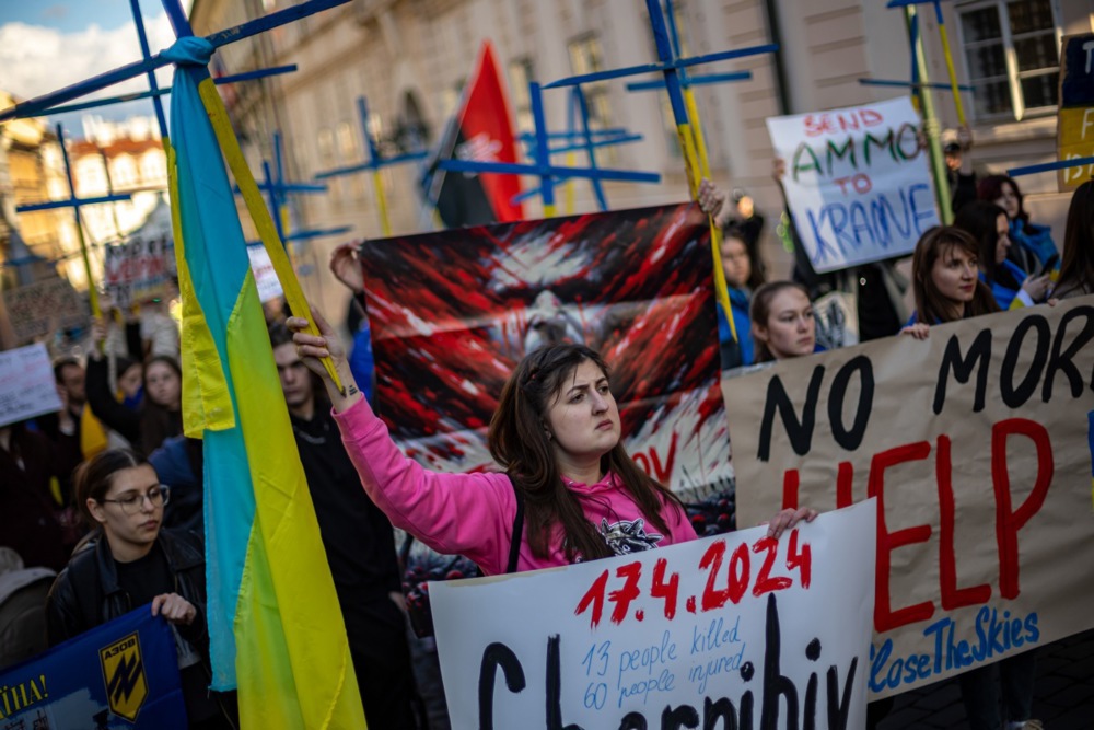 Rally calls on NATO to protect Ukrainian skies following thwarted Iranian attack on Israel in Prague