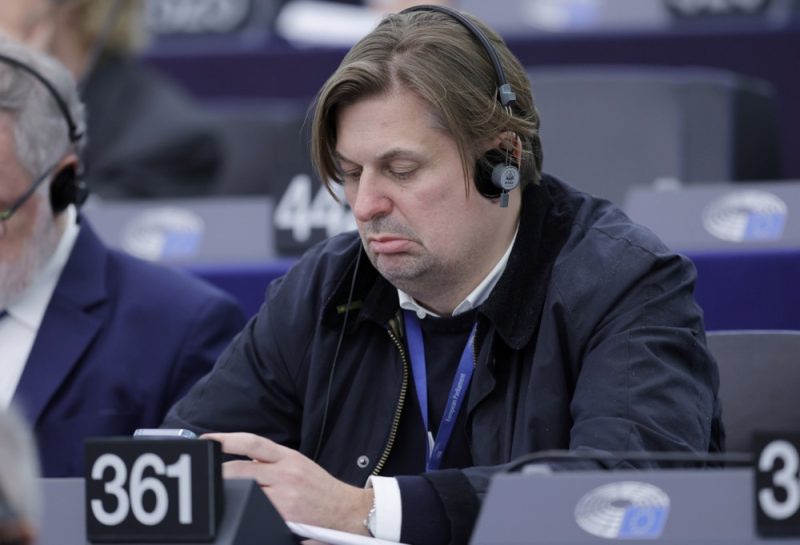 Ingérences étrangères : Maximilian Krah, tête de liste de l’AfD, fait l’objet d’une enquête