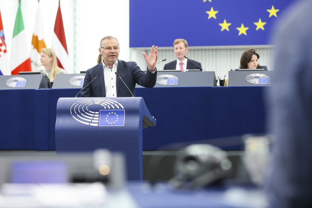 EP-168661G_Plenary_24_Greendeal