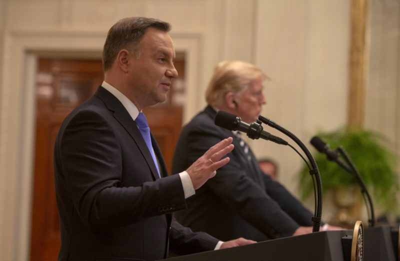 Le président polonais Andrzej Duda aurait influencé la position de Donald Trump sur l’Ukraine