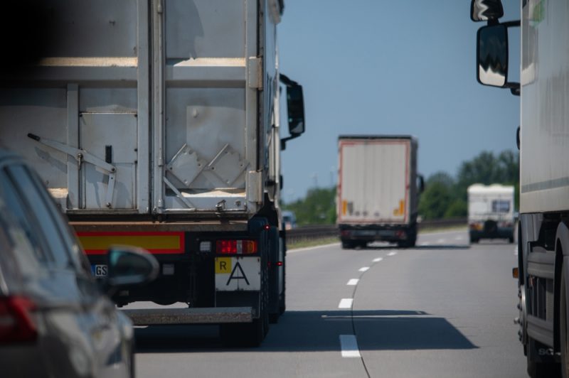 Feu vert des eurodéputés pour une réduction de 90 % des émissions des nouveaux camions et bus d’ici 2040