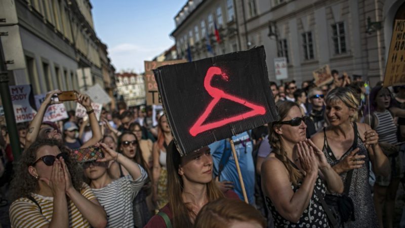 La Pologne restreint la clause de conscience sur l'avortement