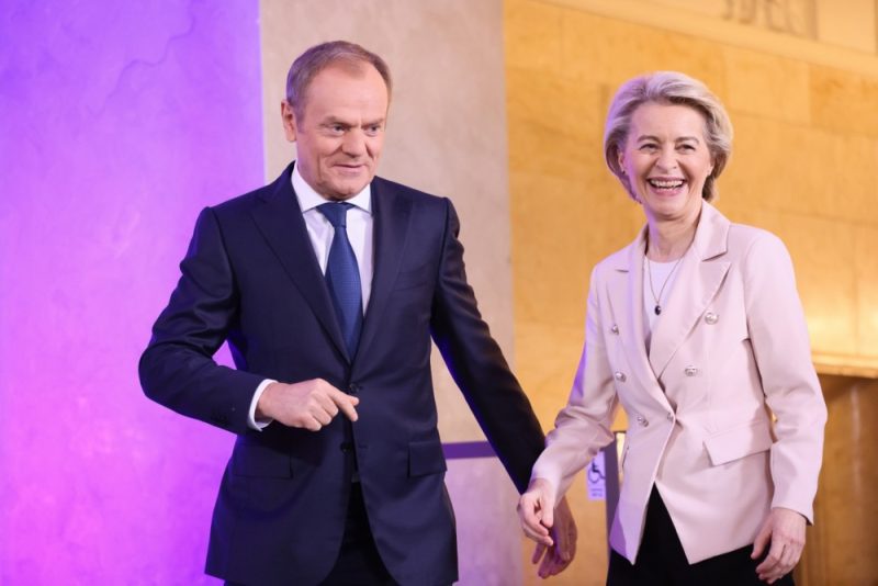 État de droit : la Commission européenne annonce la fin de la procédure visant la Pologne