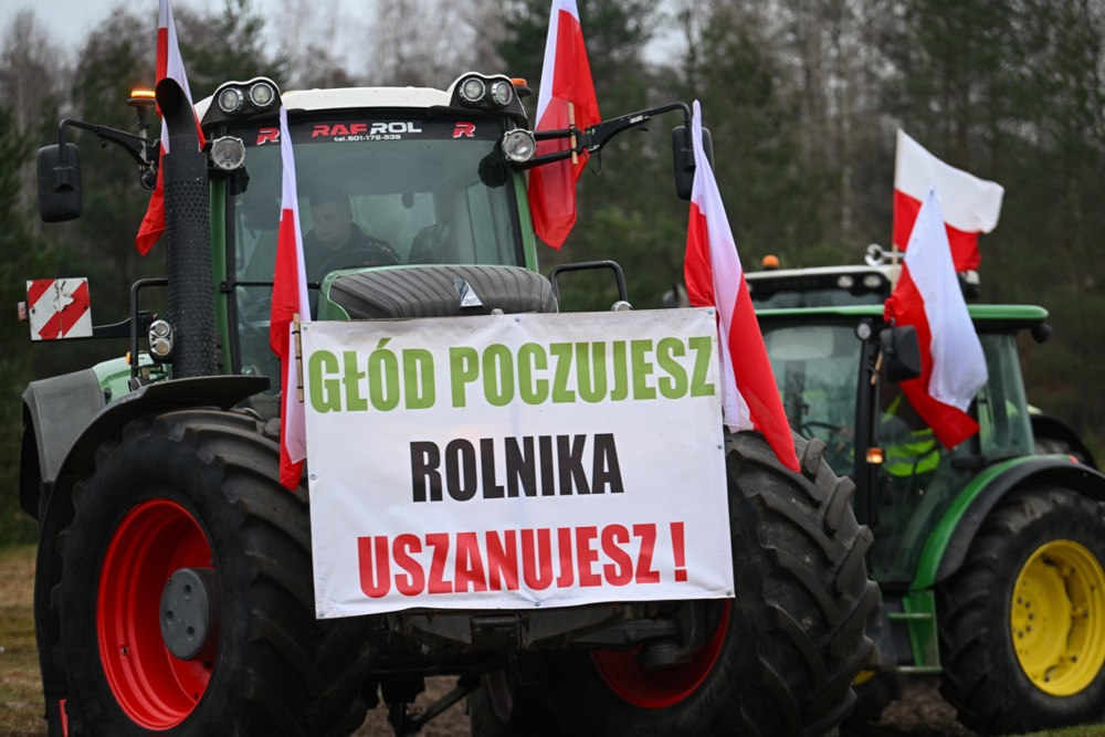 Polish farmers block a road near Warsaw