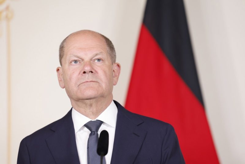 Le chancelier allemand Olaf Scholz offre son soutien à ses voisins touchés par les inondations