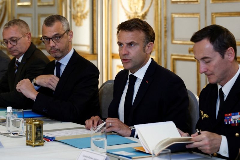 Émeutes en Nouvelle-Calédonie : Emmanuel Macron en « mission » dans l'archipel