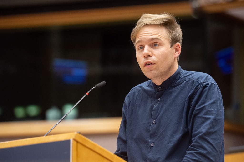 EP-114566H_Plenary_19_Cyber