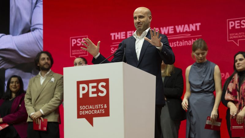 Les socialistes européens exhortent le PPE à voir le « vrai visage » de Giorgia Meloni