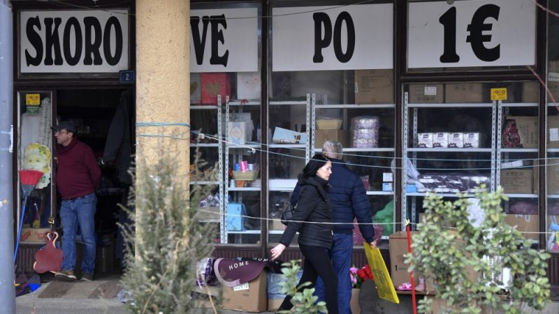 L’UE tance le Kosovo après la fermeture de la dernière banque serbe