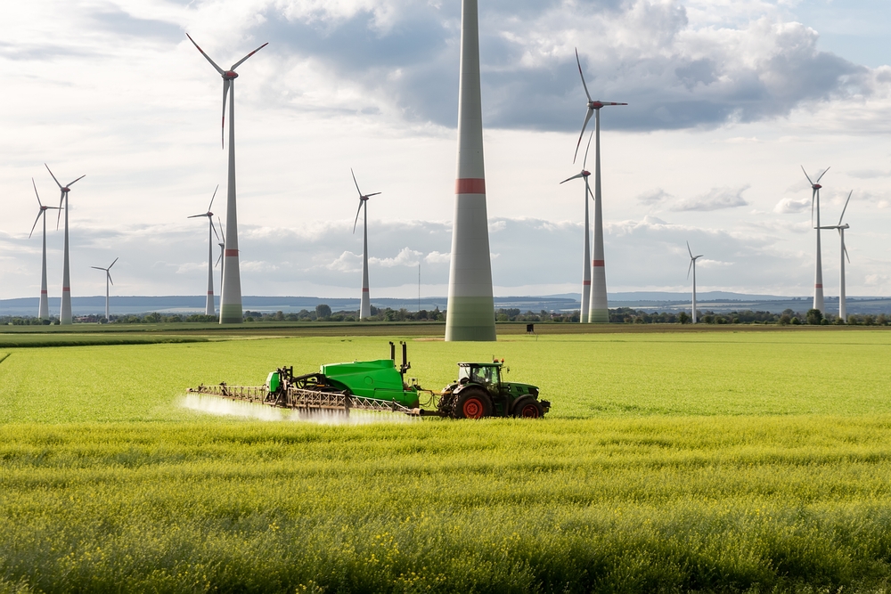 Scenic,Landscape,View,Big,Modern,Tractor,Machine,With,Sprayer,Equipment