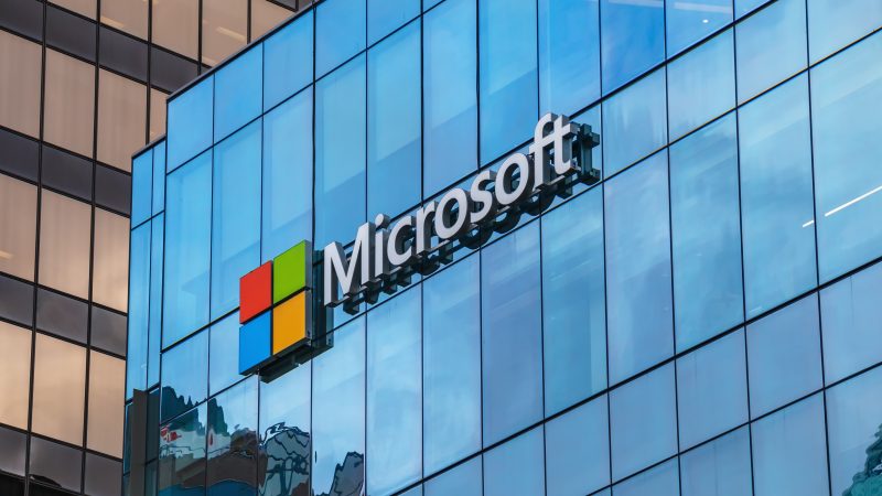 Désinformation liée à l’IA : l’UE menace de sanctionner Microsoft