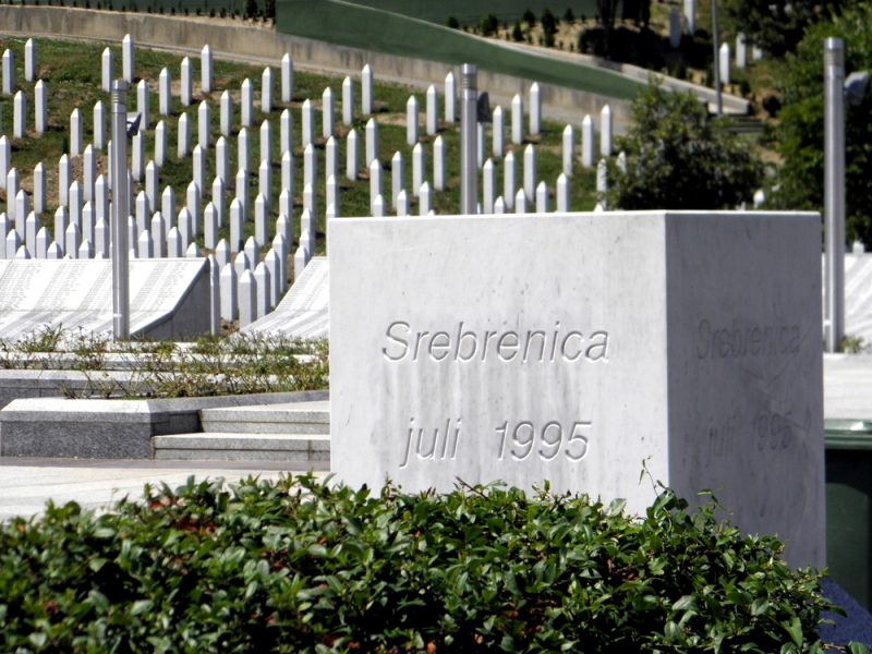 Ceux qui nient le génocide de Srebrenica « n’ont pas leur place en Europe », dit l’UE