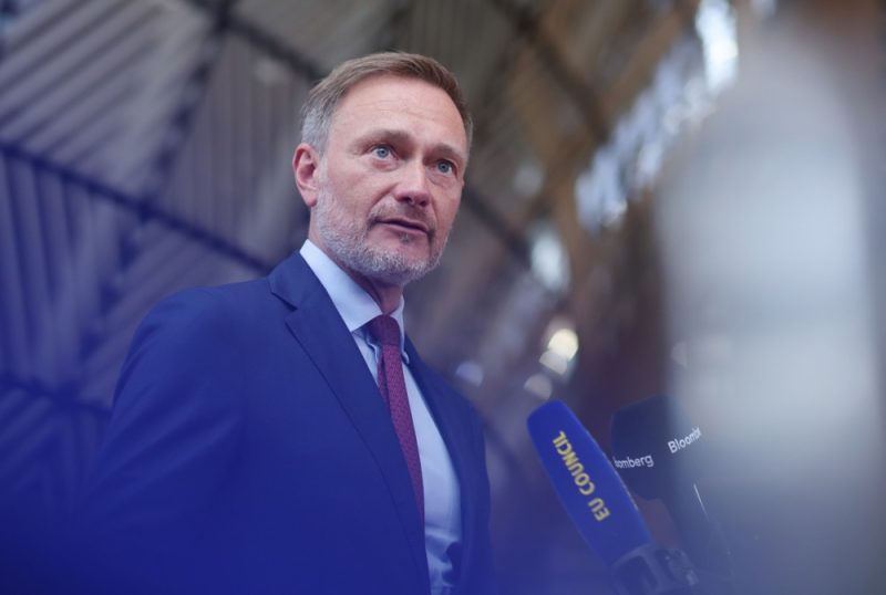 Budget 2025 : Berlin et Bruxelles dans l'attente d'une réduction du déficit public français