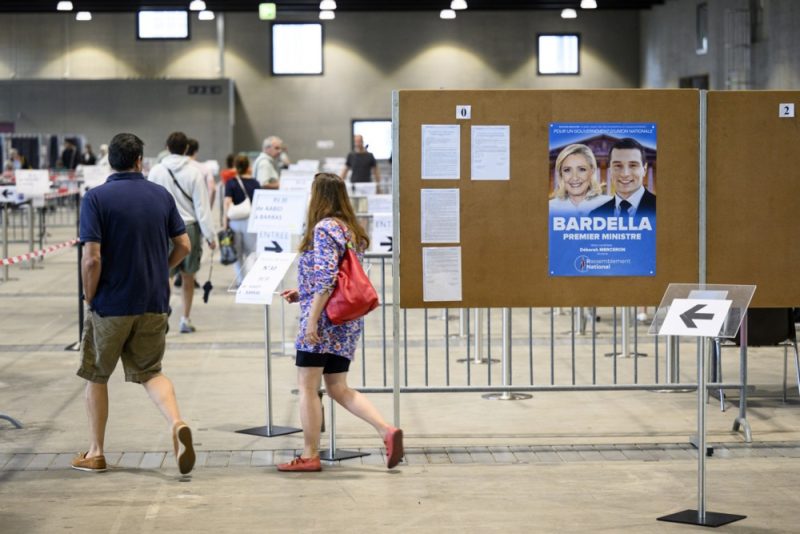 Une France fracturée et dominée par l'extrême droite au premier tour des élections législatives