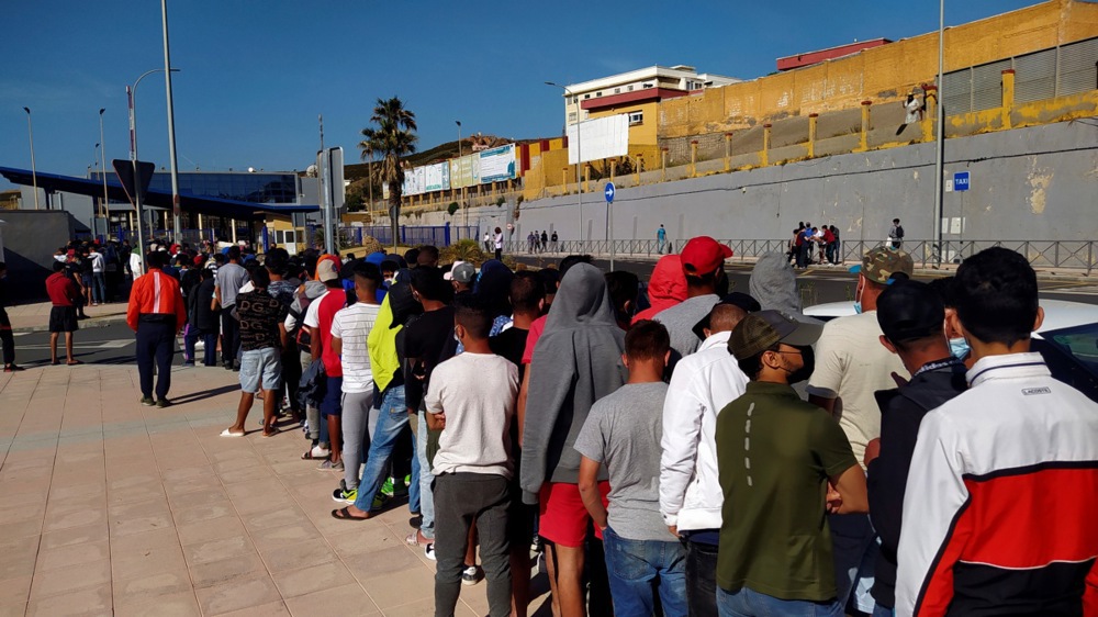 More than 250 Moroccan migrants ask for asylum in Ceuta
