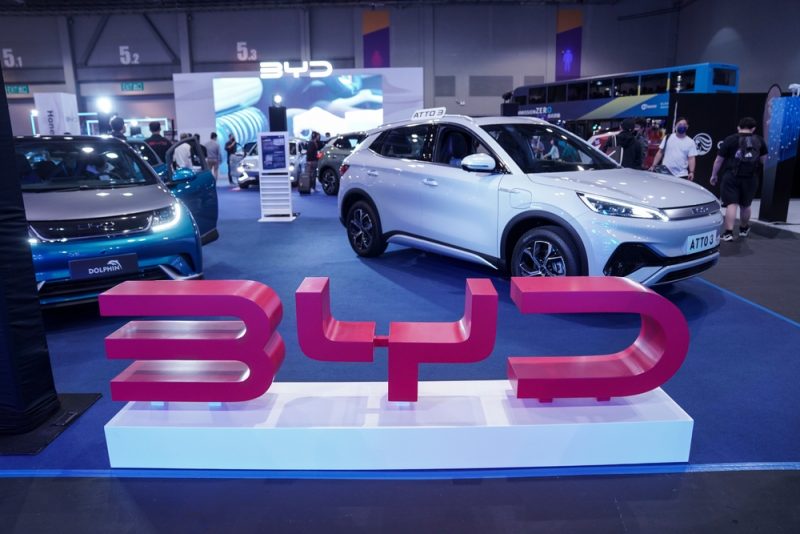 Véhicules électriques chinois : les droits de douane de l’UE trop faibles pour protéger l’industrie européenne ?