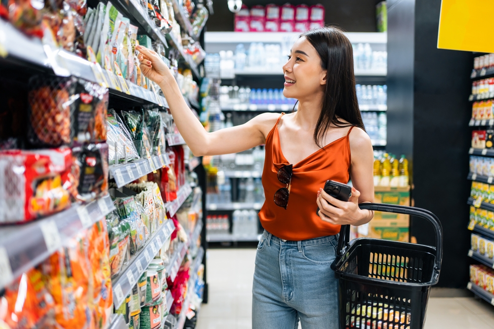 Asian,Young,Beautiful,Woman,Holding,Grocery,Basket,Walk,In,Supermarket.