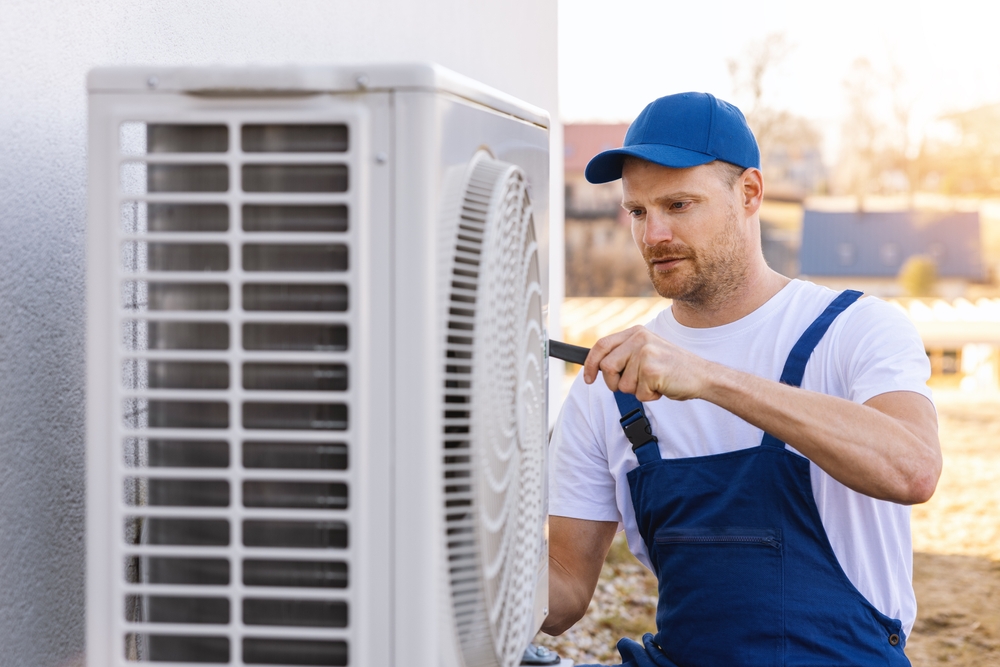 Technician,Working,On,Air,Conditioning,Or,Heat,Pump,Outdoor,Unit.