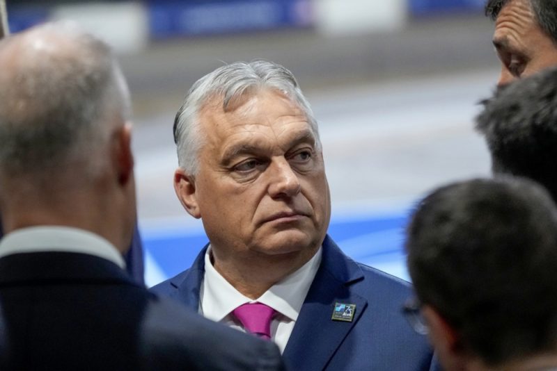 En représailles des initiatives diplomatiques d’Orbán, la Commission boycotte certaines réunions du Conseil