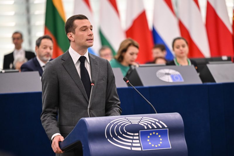 Jordan Bardella se cherche une stature internationale au Parlement européen