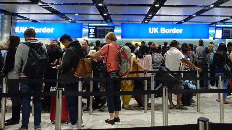 Londres admet ne pas être assez préparé au nouveau système aux frontières de l'UE