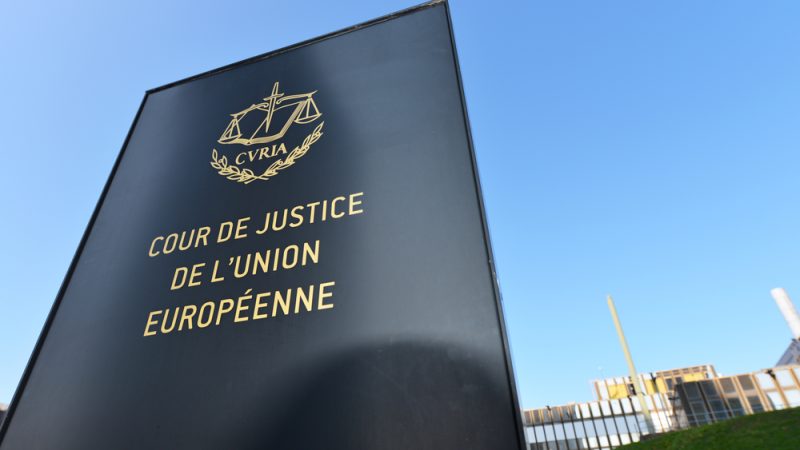 Covid : la justice de l’UE épingle un manque de transparence de la Commission sur les contrats de vaccins