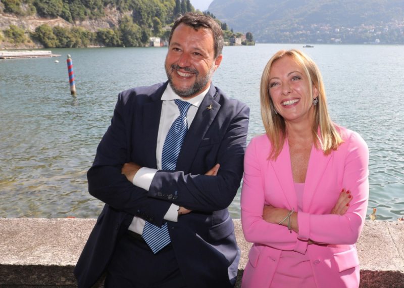 Giorgia Meloni interrompt ses vacances pour une réunion clé sur le candidat italien au poste de commissaire européen