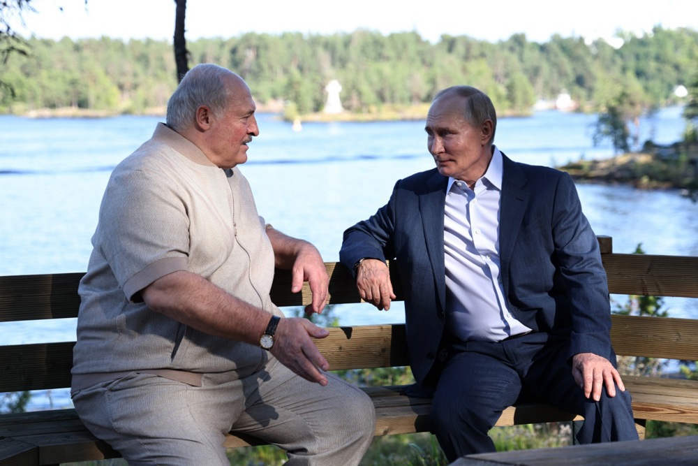 Russian President Putin meets with Belarussian counterpart Lukashenko in Karelia