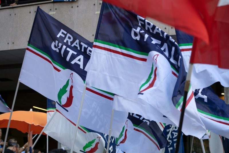 Une fondation liée au parti de Giorgia Meloni accusée de financer une association néofasciste