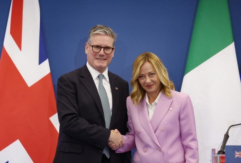 Le Royaume-Uni et l’Italie pourraient envisager de nouvelles solutions pour gérer l’immigration irrégulière