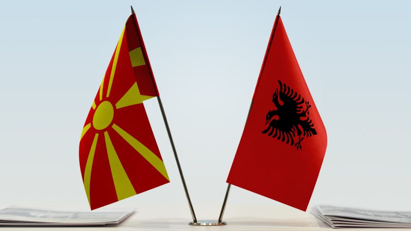 Adhésion à l’UE : l’Albanie entame les négociations alors que la Macédoine du Nord reste dans l’incertitude