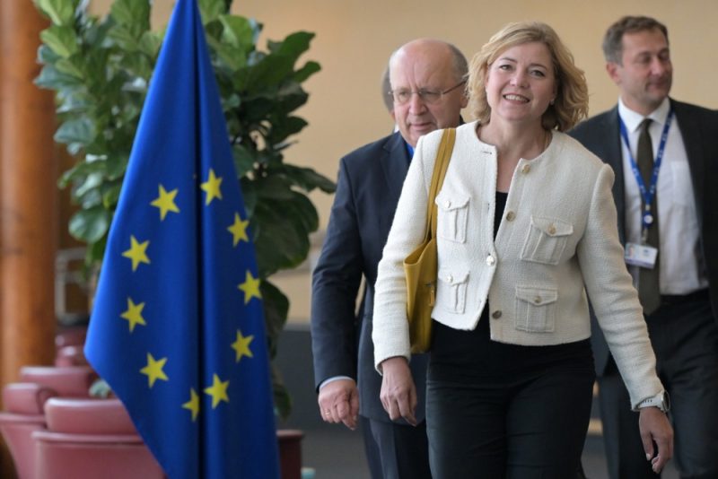 Henna Virkkunen veut maintenir la pression sur les grandes entreprises technologiques