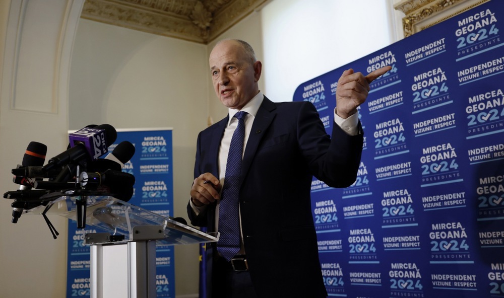 Former NATO deputy secretary general and presidential candidate Geoana presser in Bucharest