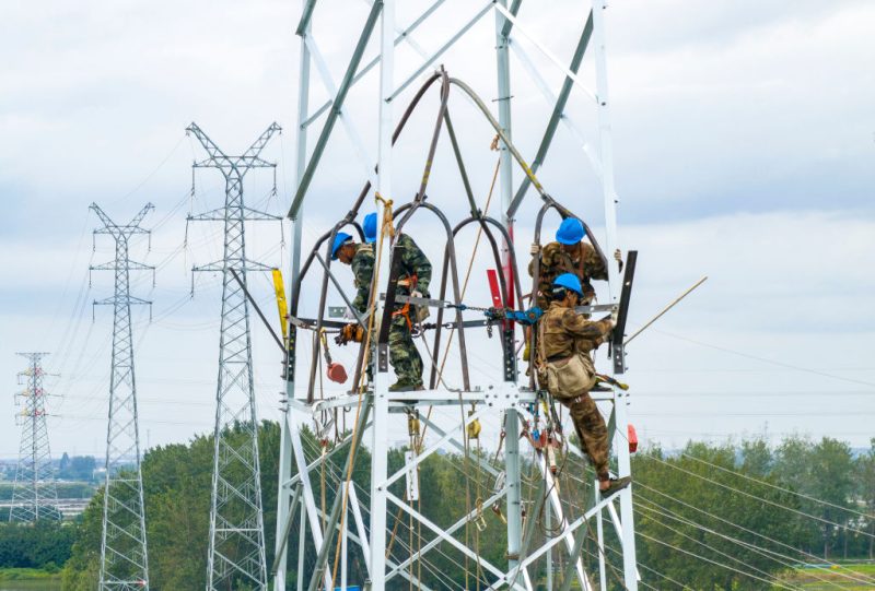 Douze États membres exhortent l’UE à soutenir l’interconnexion et à faire baisser les prix de l’énergie