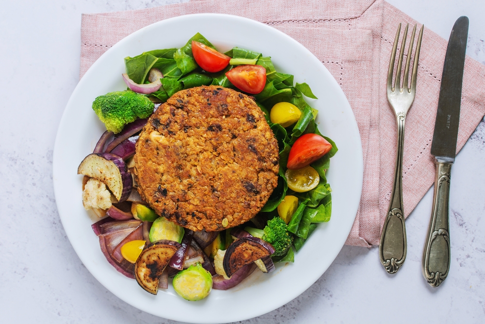 A,Plate,Of,Vegan,Burger,And,Its,Accompaniment