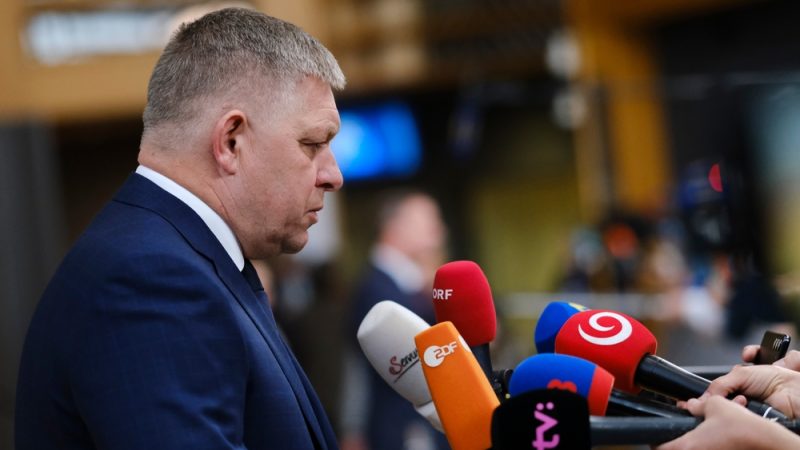 Slovaquie : le Premier ministre Robert Fico poursuit un journaliste en justice