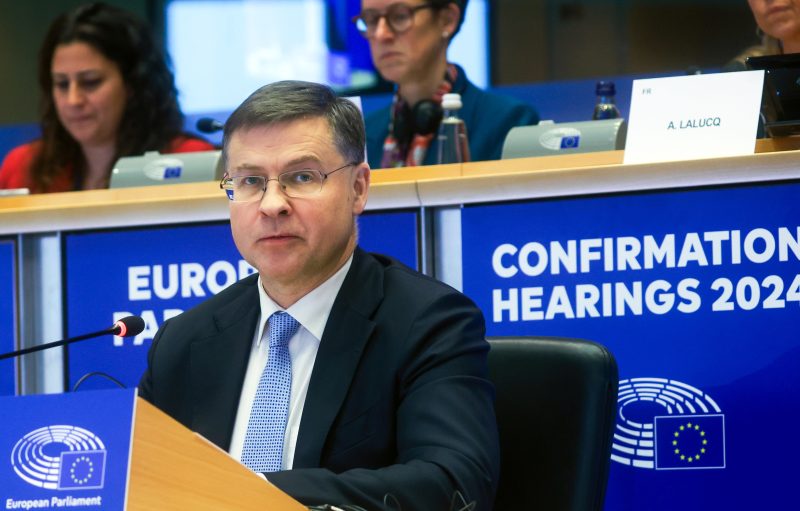 Valdis Dombrovskis défend les nouvelles règles fiscales et obtient le poste de commissaire à l’Économie