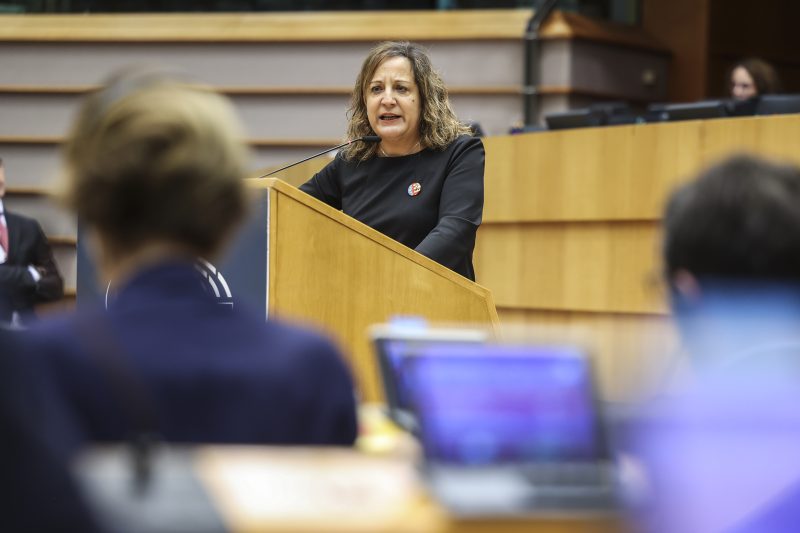Les partis espagnols règlent leurs comptes lors des discussions sur la catastrophe des inondations au Parlement