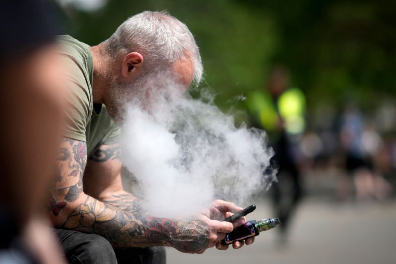 Les eurodéputés veulent étendre les interdictions de fumer et vapoter dans les lieux publics