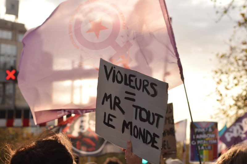 C’est parce qu’elle portait une jupe, n’est-ce pas ?