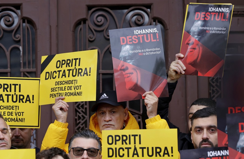 Romanian AUR party leader George Simion reaction on canceled presidential elections