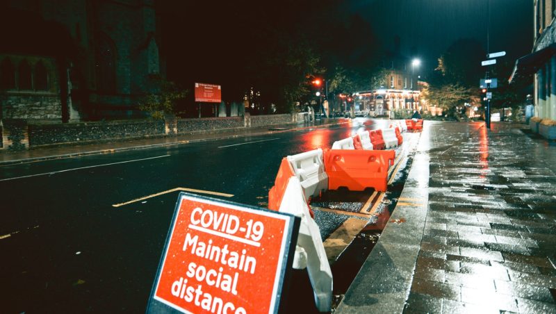 Covid-19 : une réponse plus rapide réduit l’impact économique et la surmortalité des pandémies, révèle une étude