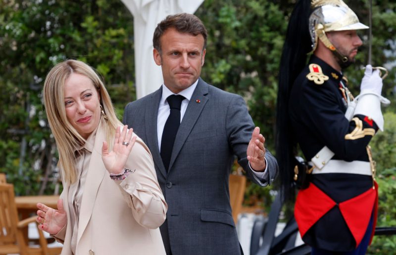 À l’Élysée, Giorgia Meloni s'entretient avec Donald Trump et Elon Musk, illustrant son potentiel rôle de médiatrice